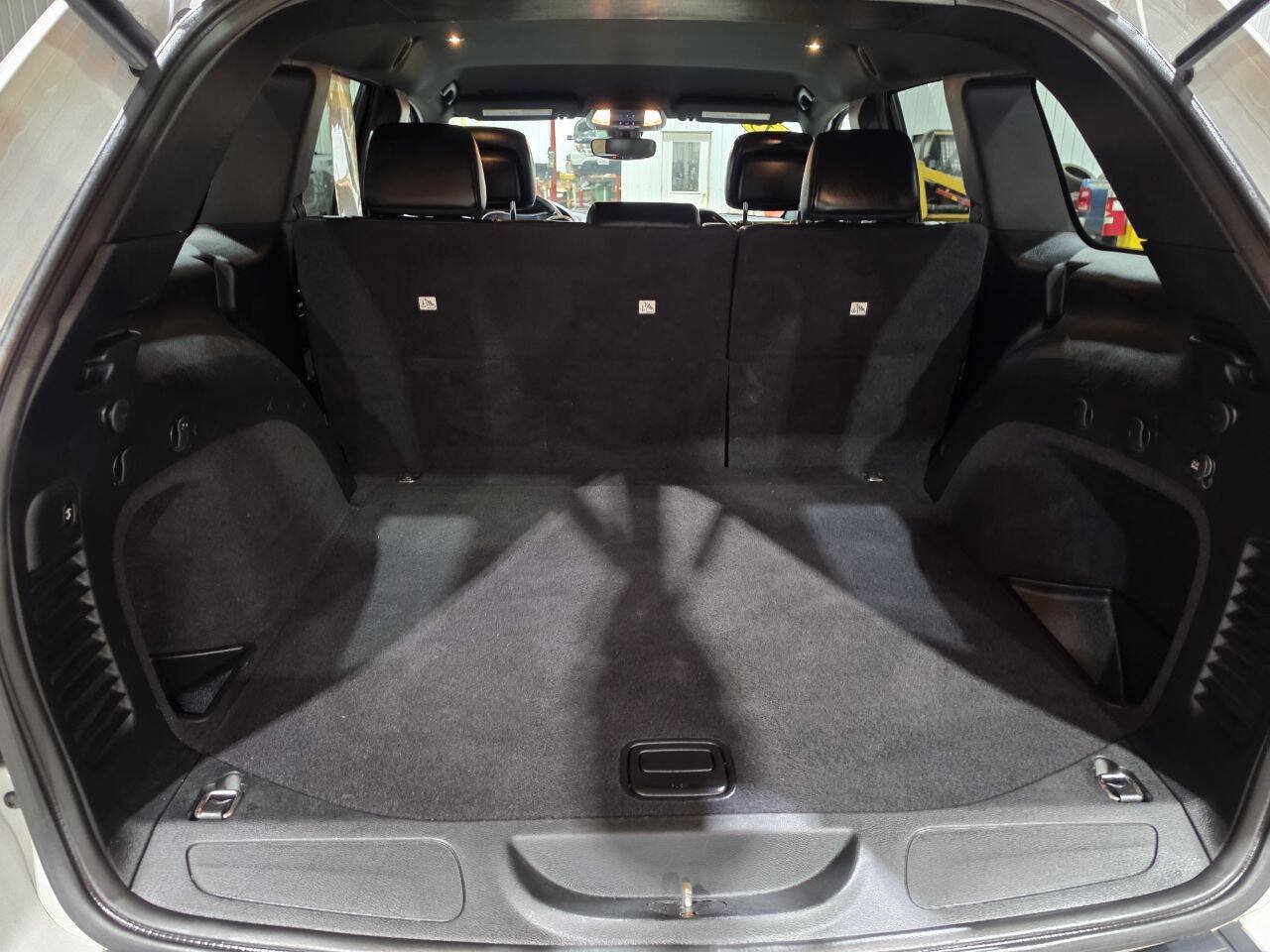 Used 2019 Jeep Grand Cherokee Altitude AWD/4WD image 30
