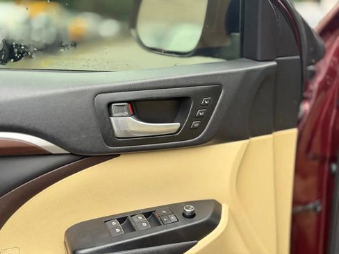 Used 2016 Toyota Highlander Limited AWD/4WD image 32