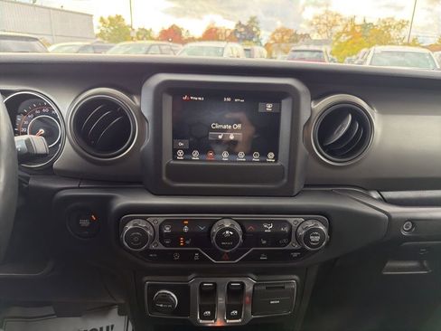 Used 2022 Jeep Wrangler Sport S image 17