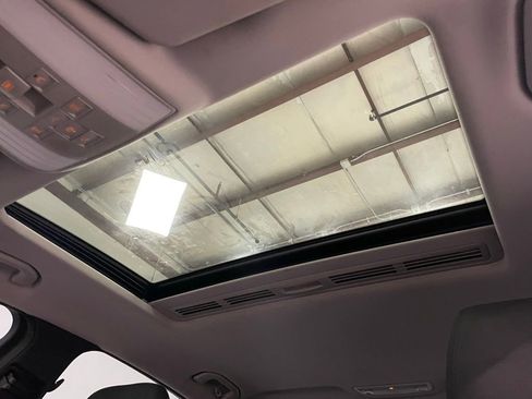 Used 2010 Mercedes-Benz E 550 4MATIC Sedan w/ Premium 2 Pkg image 24