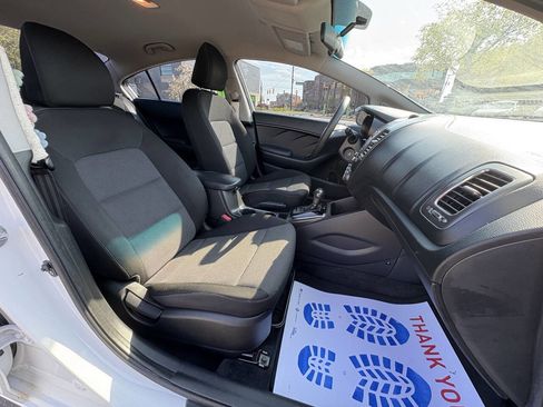 Used 2017 Kia Forte LX image 19