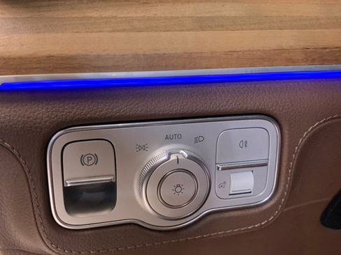 Used 2024 Mercedes-Benz GLE 350 4MATIC w/ AMG Line Exterior image 20