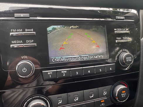 Used 2015 Nissan Rogue S image 26