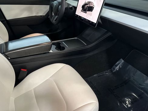 Used 2022 Tesla Model Y Long Range AWD/4WD image 17