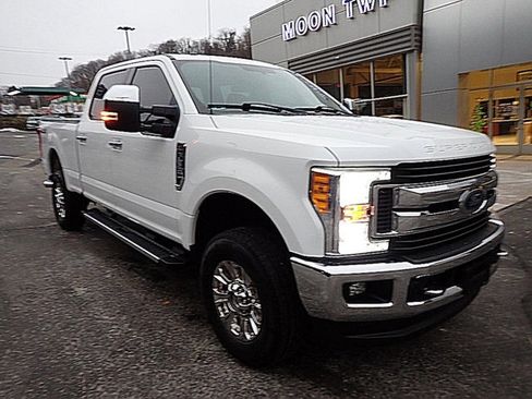 Used 2017 Ford F250 XLT w/ XLT Premium Package image 11