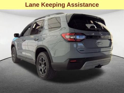 Used 2025 Honda Pilot TrailSport image 8