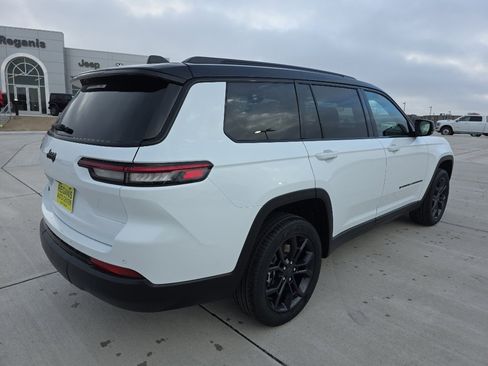 New 2025 Jeep Grand Cherokee L Limited w/ Trailer Tow Package AWD/4WD image 5