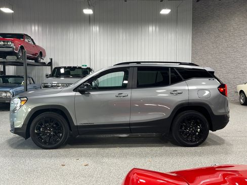 Certified 2023 GMC Terrain SLE w/ Driver Convenience Package image 2