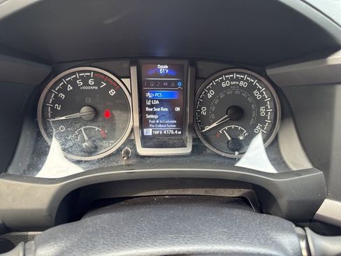Used 2023 Toyota Tacoma TRD Sport w/ TRD Premium Sport Package AWD/4WD image 40