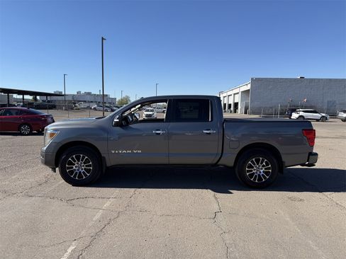 Used 2020 Nissan Titan SV w/ SV Convenience Package image 3