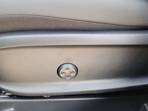 New 2025 Mercedes-Benz GLA 250 image 17