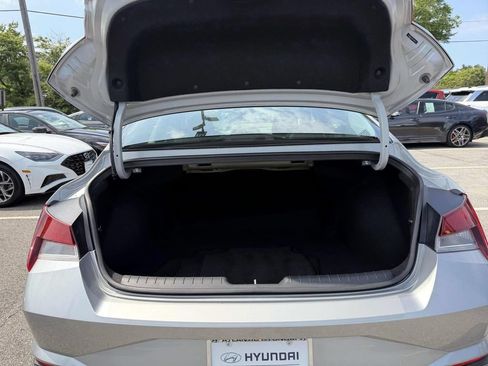 Certified 2023 Hyundai Elantra SEL w/ Convenience Package FWD image 9