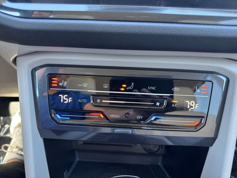 Certified 2022 Volkswagen Tiguan SE image 18