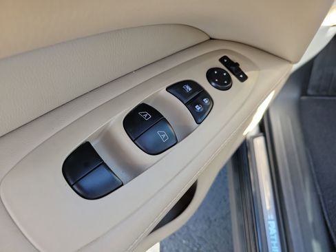 Used 2017 Nissan Pathfinder SL w/ SL Premium Package image 19