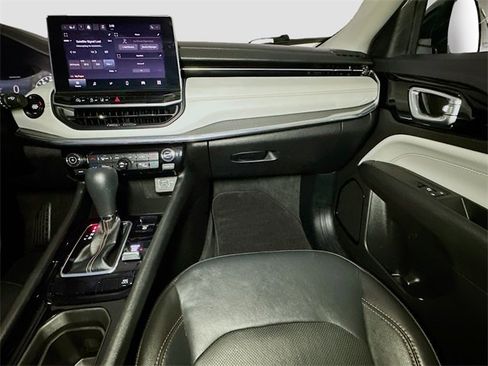 Used 2022 Jeep Compass Limited image 32