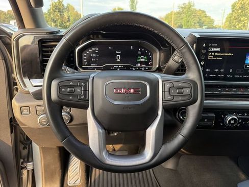 Used 2025 GMC Sierra 1500 SLE AWD/4WD image 23