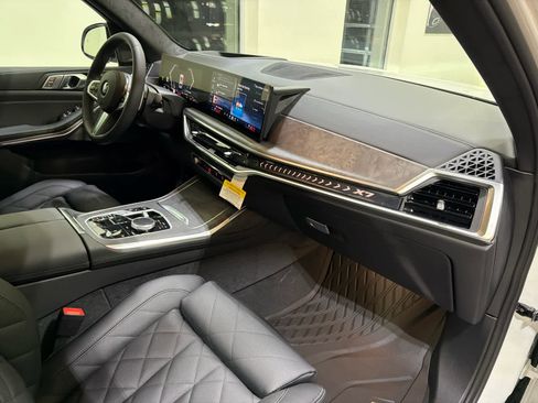 New 2026 BMW X7 xDrive40i w/ M Sport Package AWD/4WD image 14