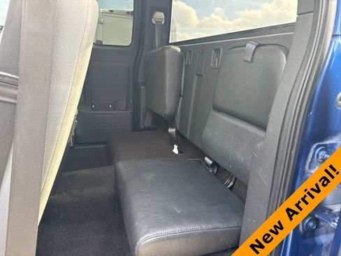 Used 2010 Dodge Dakota ST image 11