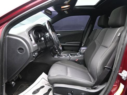 Used 2019 Dodge Charger SXT RWD image 9