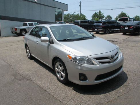Used 2012 Toyota Corolla LE w/ Premium Pkg FWD image 3