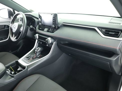 Used 2021 Toyota RAV4 SE image 23