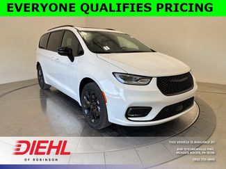 New 2026 Chrysler Pacifica Limited w/ S Appearance Package image 1