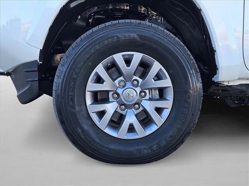 Used 2018 Toyota Tacoma SR5 image 24