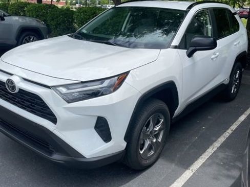 Used 2025 Toyota RAV4 LE AWD/4WD image 5