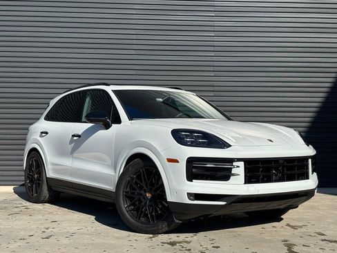 Certified 2025 Porsche Cayenne image 9