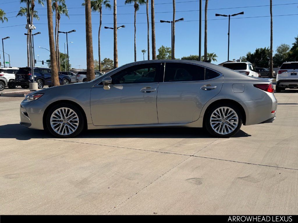 Used 2017 Lexus ES 350 w/ Ultra Luxury Package FWD image 3