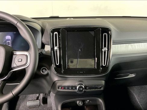 New 2026 Volvo XC40 B5 Core AWD/4WD image 5