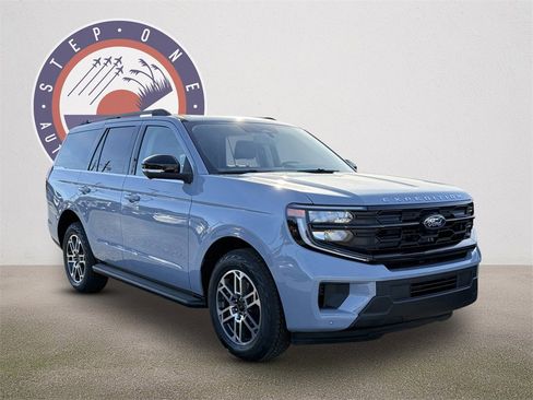 New 2025 Ford Expedition Active image 2