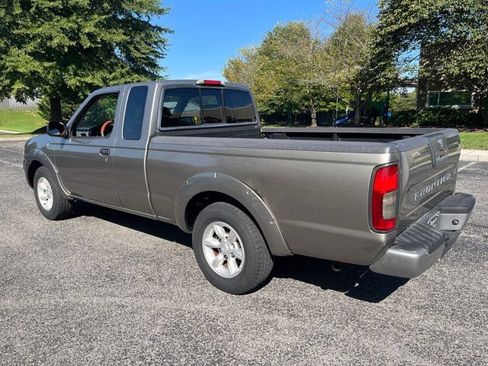 Used 2004 Nissan Frontier XE w/ (VTP) Value Truck Pkg RWD image 4