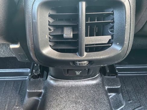 Used 2015 Jeep Cherokee Latitude w/ Cold Weather Group AWD/4WD image 33