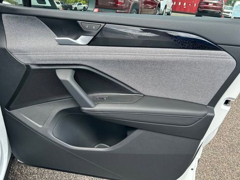 Used 2025 Volkswagen Tiguan S w/ 18" Wheel Package image 19