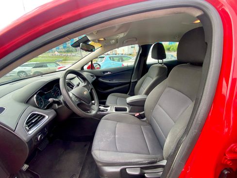 Used 2018 Chevrolet Cruze LT image 18