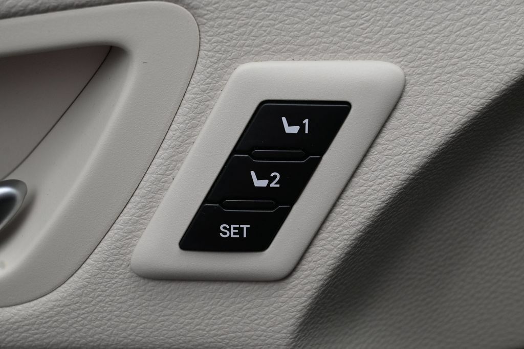 Used 2024 Toyota Sienna Platinum AWD/4WD image 14