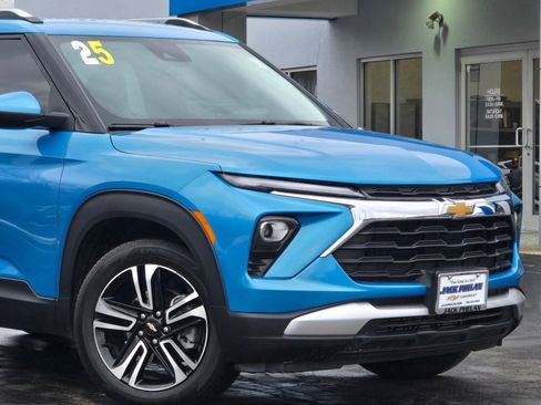 Used 2025 Chevrolet TrailBlazer LT w/ LT Cold Weather Package image 3