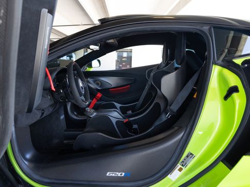 Used 2020 McLaren 620R RWD image 44