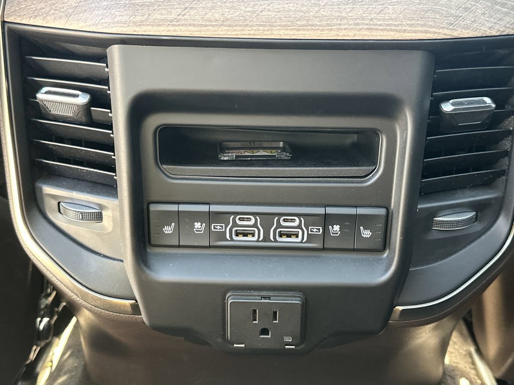 Used 2025 RAM 1500 Limited AWD/4WD image 25