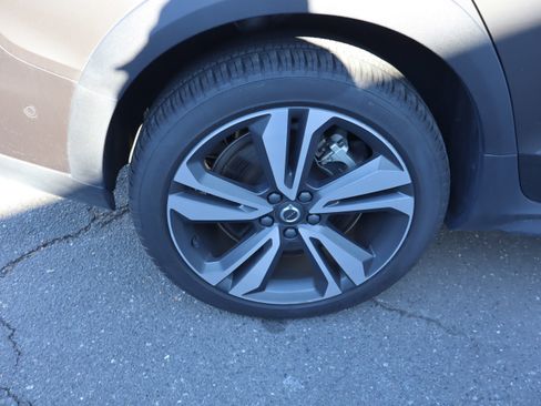 Certified 2025 Volvo V60 B5 Cross Country Plus image 38