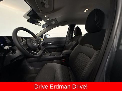 Used 2025 Nissan Kicks SV AWD/4WD image 6