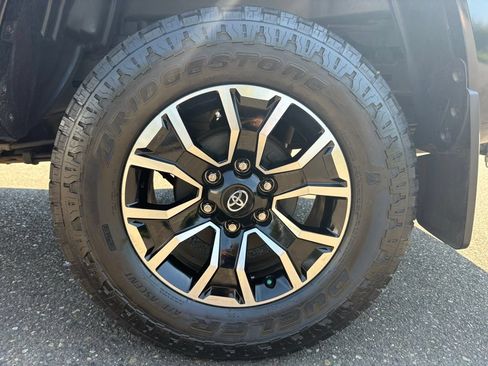 Used 2022 Toyota Tacoma TRD Sport w/ Black Out Package (TMS) AWD/4WD image 9