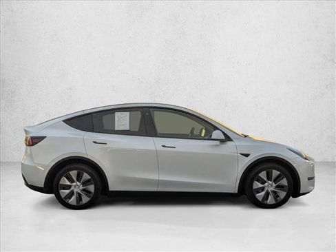 Used 2021 Tesla Model Y Long Range image 4