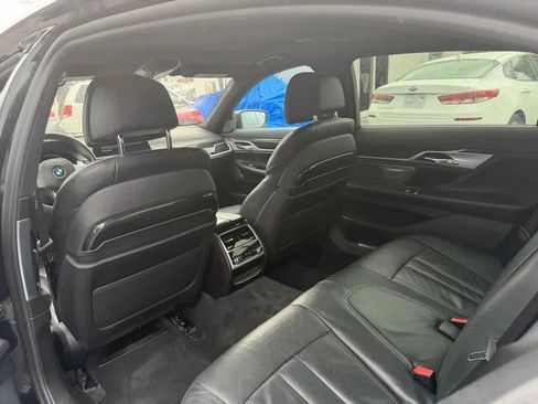 Used 2020 BMW 740i w/ M Sport Package RWD image 18