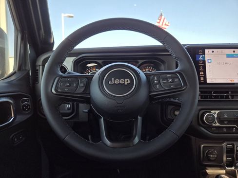 Used 2025 Jeep Gladiator Sport AWD/4WD image 41