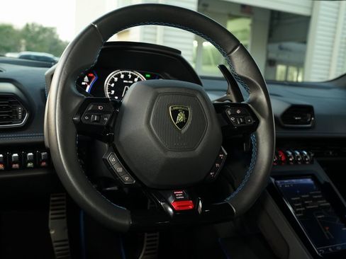 Used 2020 Lamborghini Huracan EVO image 13