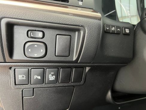 Used 2016 Lexus ES 350 w/ Luxury Package w/Wood Trim image 32