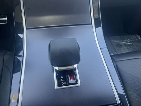 New 2026 Land Rover Range Rover Velar Dynamic SE image 17