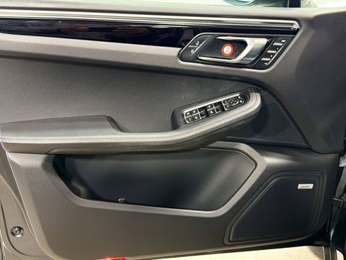 Certified 2021 Porsche Macan image 22